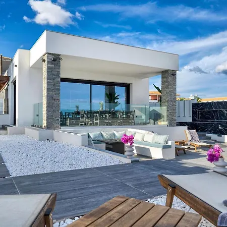 V Villa, Board, By Zantewize Vilă *