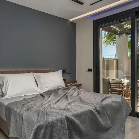 V Villa, Board, By Zantewize Laganász