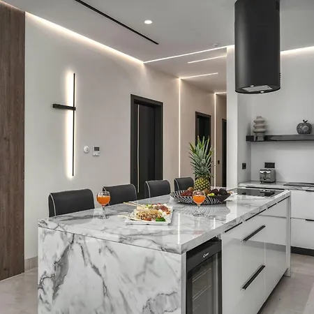 Villa V Villa, Board, By Zantewize *