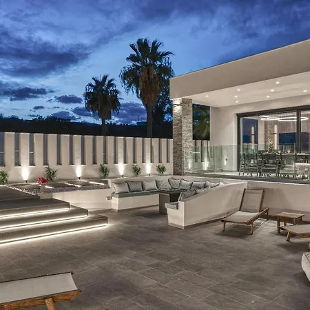 V Villa, Board, By Zantewize Villa Laganász