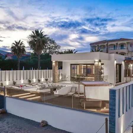 V Villa, Board, By Zantewize Λαγανάς