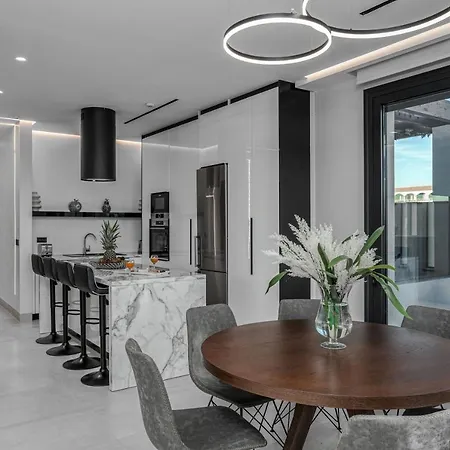 V Villa, Board, By Zantewize Λαγανάς