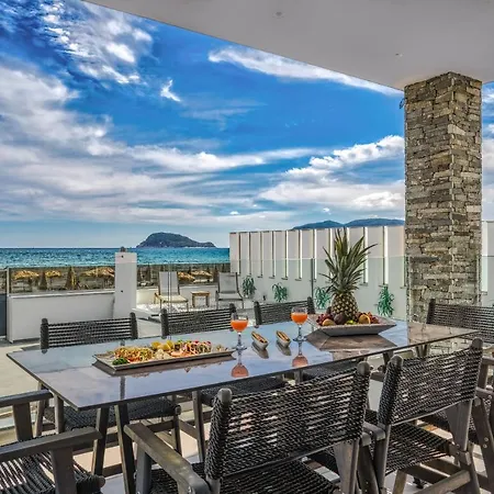 V Villa, Board, By Zantewize * Λαγανάς