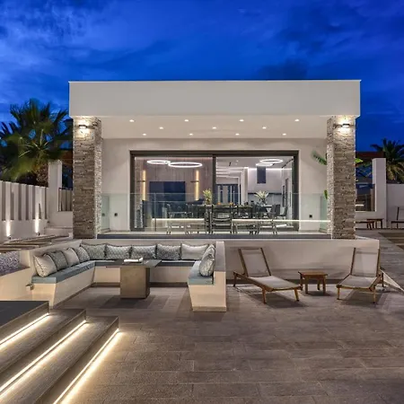 Villa V Villa, Board, By Zantewize