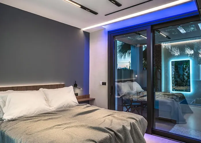 V Villa, Board, By Zantewize فيلة