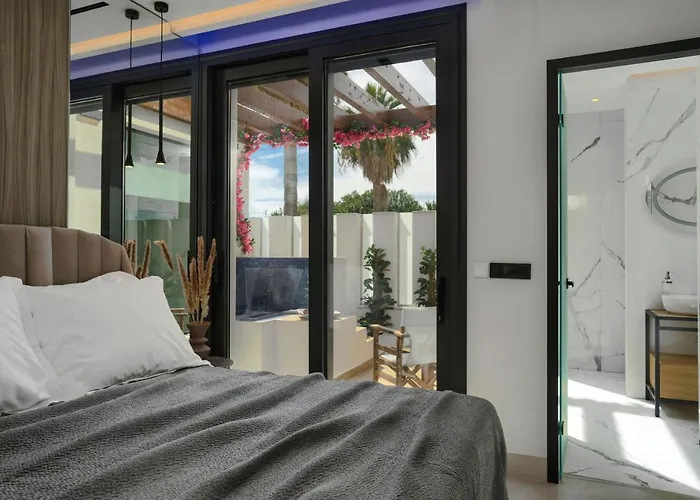 V Villa, Board, By Zantewize * لاغاناس