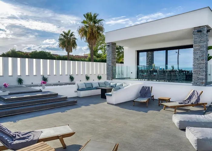 V Villa, Board, By Zantewize * لاغاناس